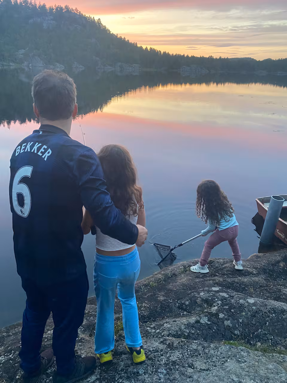 Grilling i kveldssola · på tunet
